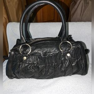 Tentazione Due black leather shoulder bag .